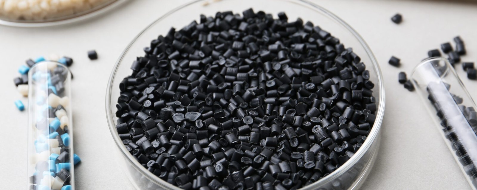 Black and white masterbatch for PVC PE PET plastics